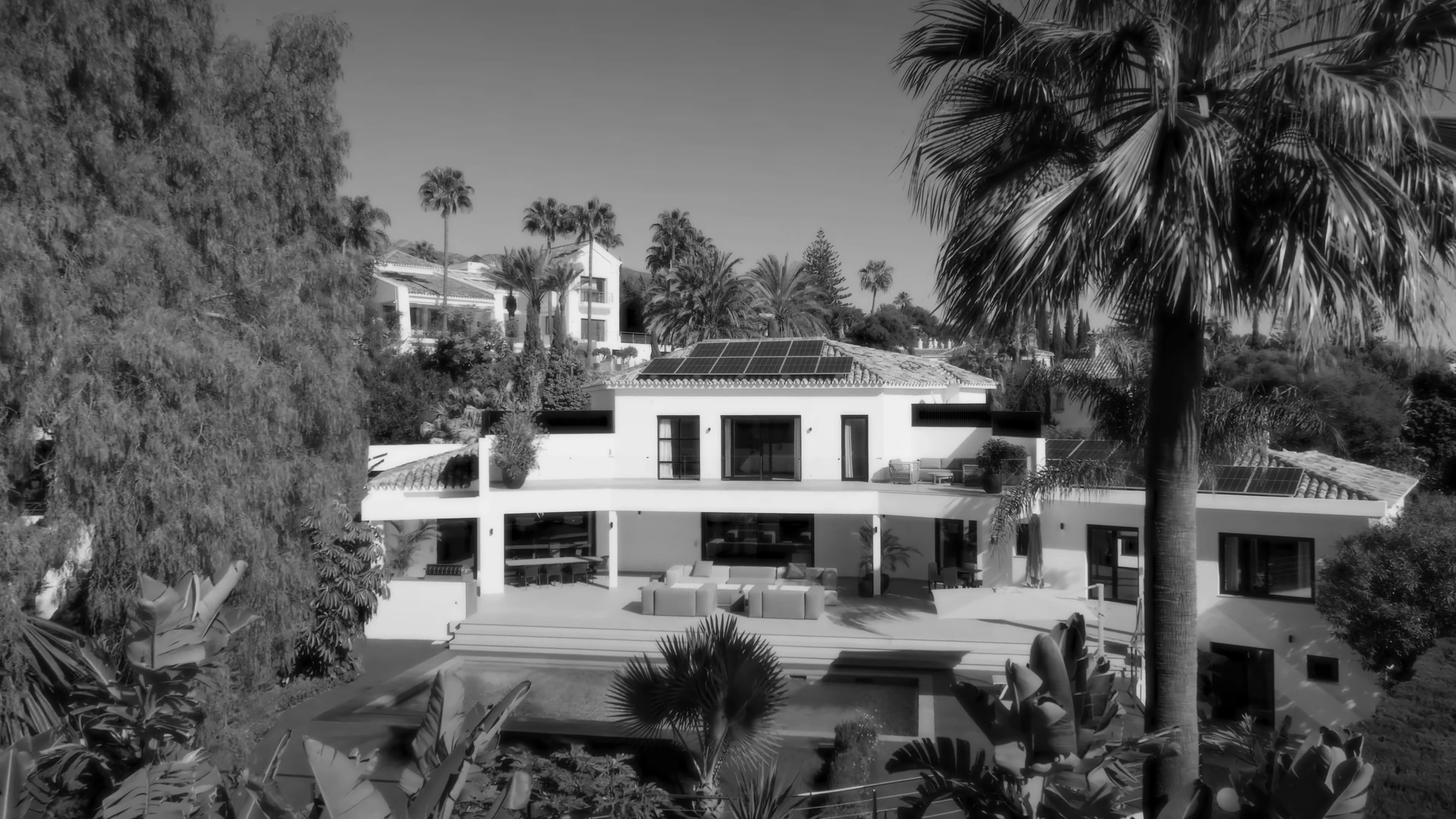 Villa met zwembad en palmen in Marbella